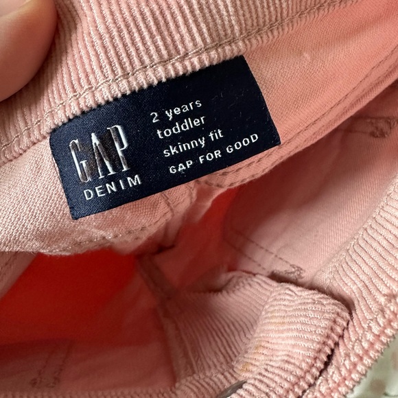 NWOT Gap pink patch pocket corduroys size 2T - Picture 3 of 3
